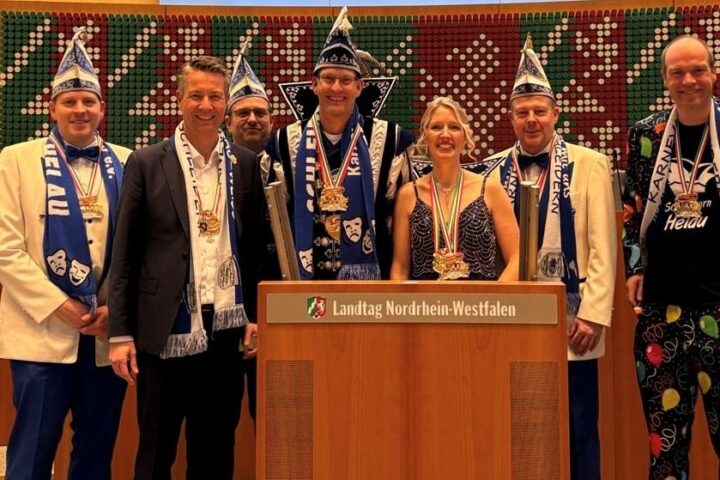 Kar­ne­vals­stim­mung im Land­tag mit Prin­zes­sin Mari­na und Prinz Carsten