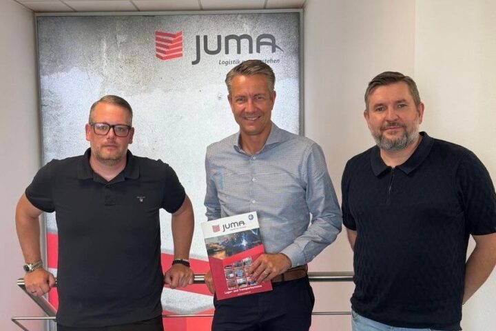 Mat­thi­as Kerkhoff besucht JUMA Logis­tik in Meschede